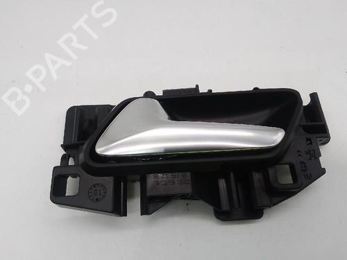 Used Rear left interior door handle PEUGEOT 3008 II SUV (MC_, MR_, MJ_, M4_) 1.2 THP/ PureTech 130 (MRHNSM, MRHNSU, MRHNSJ, MRHNYW,... (131 hp) 25720569