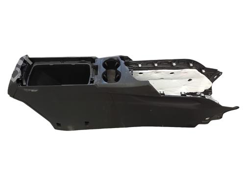 Mittelkonsole Mittelkonsole PEUGEOT 3008 II SUV (MC_, MR_, MJ_, M4_) 1.2 THP/ PureTech 130 (MRHNSM, MRHNSU, MRHNSJ, MRHNYW,... (131 hp) 34123086 34123086