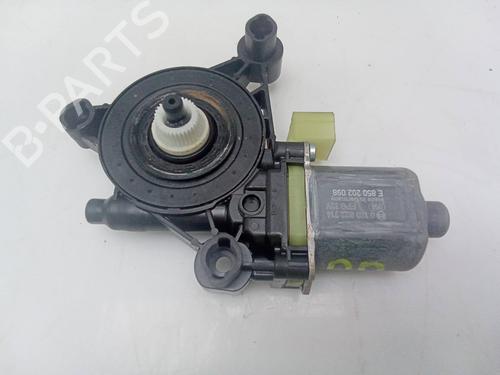 Used Right front window motor VW GOLF VIII (CD1, DA1) 2.0 TDI (116 hp) 28147822