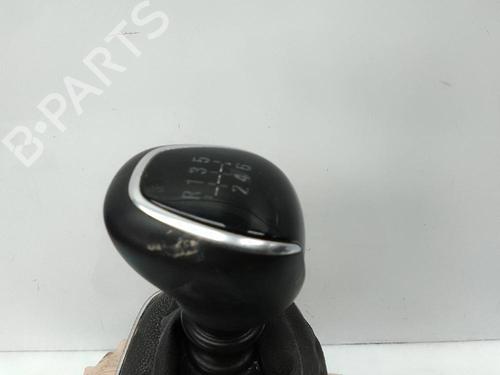 Used Gear lever OPEL CORSA F (P2JO) 1.2 (68) (101 hp) 22598823
