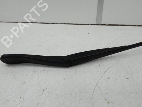 Used Front windshield wiper arm RENAULT CLIO V (B7_) [2019-2025]  19658905