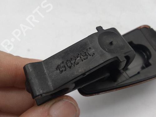 Used Front right exterior door handle PEUGEOT 3008 II SUV (MC_, MR_, MJ_, M4_) 1.2 THP/ PureTech 130 (MRHNSM, MRHNSU, MRHNSJ, MRHNYW,... (131 hp) 25720622