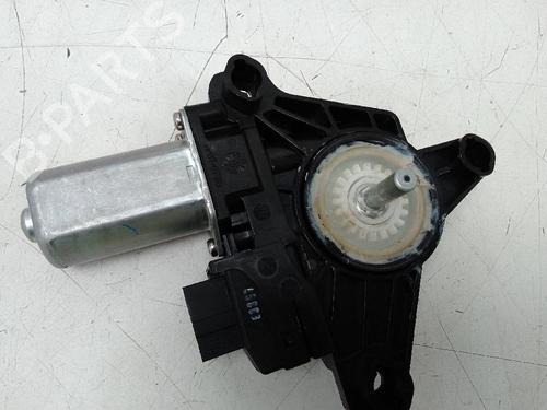 Rudehejsemotor bagstkærm højre MERCEDES-BENZ C-CLASS (W205) C 220 BlueTEC / d (205.002, 205.004) A2139060602