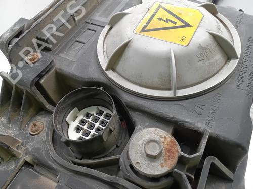 Right headlight LAND ROVER DISCOVERY III (L319) 2.7 TD 4x4 | BP28621476C29 