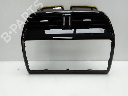 Used Air vent JAGUAR XE (X760) 2.0 D (180 hp) 18577894