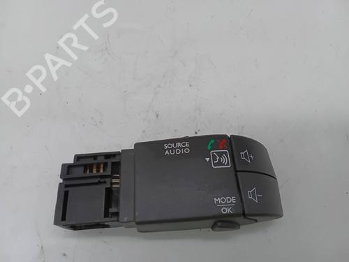 Used Steering wheel controls DACIA SANDERO II 1.5 Blue dCi 95 (B8JL) (95 hp) 30192296