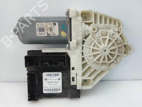 Left front window motor SEAT LEON (1P1)  | BP21832817E21 