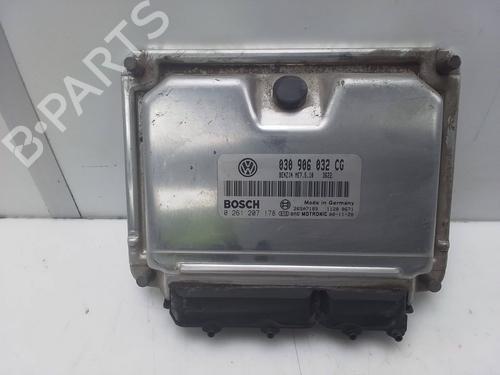 Used Engine control unit (ECU) VW POLO (9N_, 9A_) 1.2 12V (64 hp) 26052457
