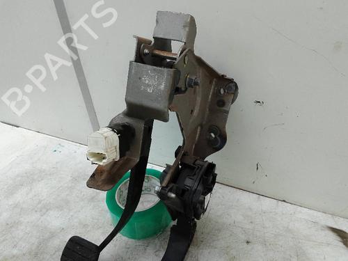 Pédale RENAULT CLIO IV (BH_) 1.5 dCi 90 (90 hp) 19143536