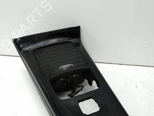 Used Middle console Middle console MERCEDES-BENZ A-CLASS (W177) A 180 (177.084) (136 hp) 18584166 18584166