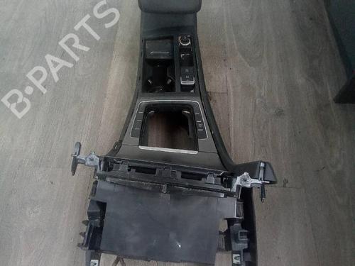 Used Middle console VW GOLF VII (5G1, BQ1, BE1, BE2) [2012-2021]  26232619