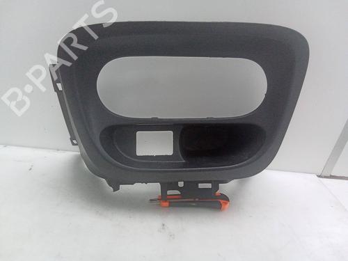 Used Middle console FIAT 500L (351_, 352_) 1.3 D Multijet (199.LYM11, 199.LYM1A) (95 hp) 28149057