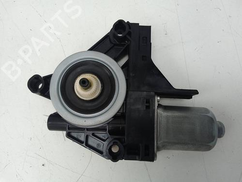 Used Right rear window motor Right rear window motor VOLVO S60 II (134) D3 (136 hp) 18582394 18582394