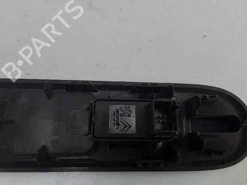 Used Right front window switch PEUGEOT 5008 (0U_, 0E_) 1.6 16V (120 hp) 23559097