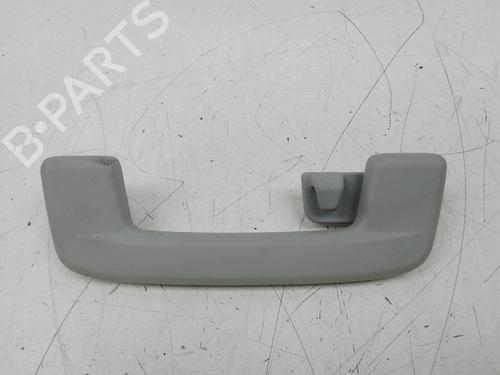 handtag-i-tag-audi-q3-f3b-2018-28149729 main image