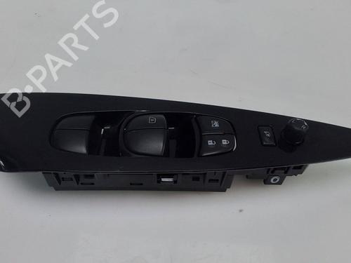 BP30050777I27 main image