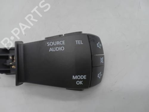 Steering wheel controls RENAULT KADJAR (HA_, HL_) 1.3 TCe 140 (HLNB, HLN1) | BP29994818E15