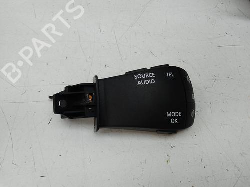 switch-renault-megane-iv-hatchback-b9amn_-15-dci-110-b9a3-2015-19697250 main image