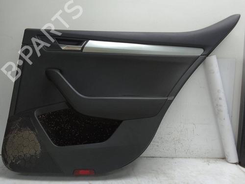 Verkleidung hinten rechts SKODA SUPERB III (3V3) 2.0 TDI | BP30050693C61
