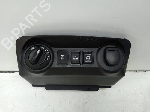 Used Switch Switch NISSAN NAVARA NP300 Pickup (D23, D23T) 2.3 dCi (190 hp) 19733375 19733375