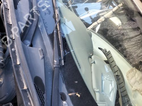 Used Front windshield wiper arm NISSAN JUKE (F15) 1.2 DIG-T (115 hp) 31353578