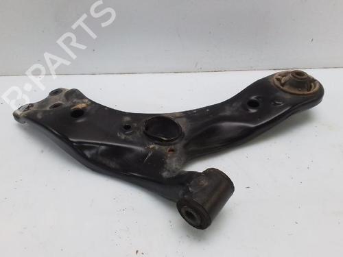 Højre fortil bærearm TOYOTA AURIS (_E18_) 1.6 (ZRE181_, ZRE185_, ZRE185R, ZRE181R) (132 hp) 25720664