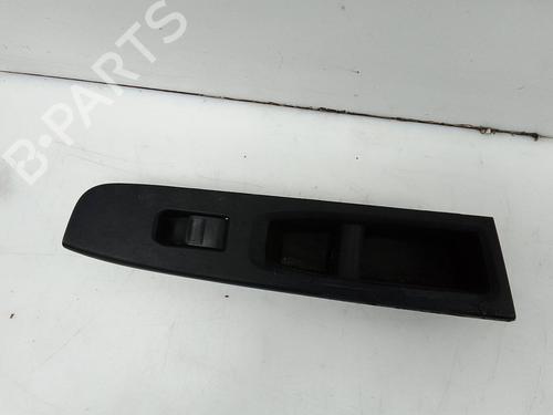 Used Right rear window switch Right rear window switch TOYOTA YARIS (_P13_) 1.5 Hybrid (NHP130_, NHP130) (101 hp) 23643363 23643363