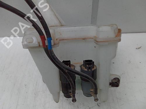 Used Windscreen washer tank TOYOTA YARIS (_P13_) 1.4 D (NLP130_, NLP130) (90 hp) 18573402