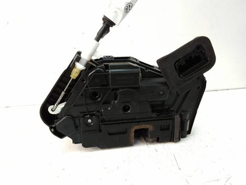 front-right-lock-vw-golf-viii-cd1-da1-2019-28149091 main image