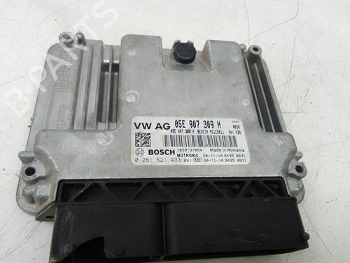 Used Engine control unit (ECU) VW TOURAN (5T1) 1.5 TSI (150 hp) 26055121