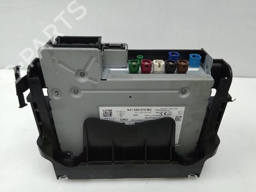 Used Radio PORSCHE TAYCAN (Y1A) Electric (Y1AAA1, Y1AAI1) (408 hp) 28144577