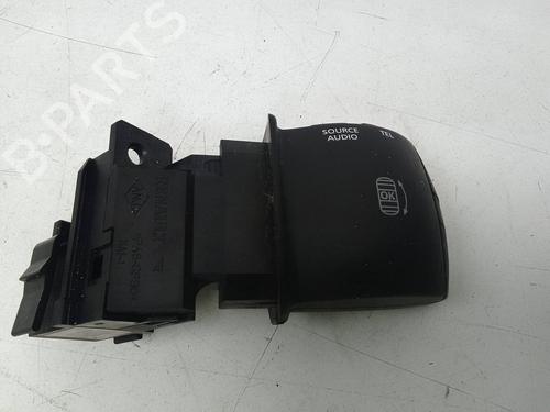 switch-renault-master-iii-van-fv-9492r-2010-19672902 main image