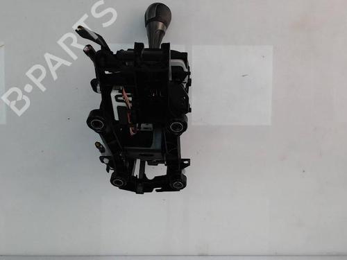 Used Gear lever TOYOTA YARIS (_P13_) 1.5 Hybrid (NHP130_, NHP130) (101 hp) 23643324