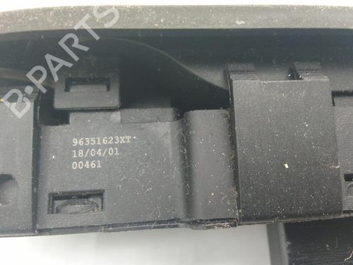 Used Left front window switch PEUGEOT 307 CC (3B) 2.0 16V (136 hp) 26051951