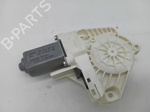Right rear window motor VW SHARAN (7N1, 7N2) 2.0 TDI 8K0959801B