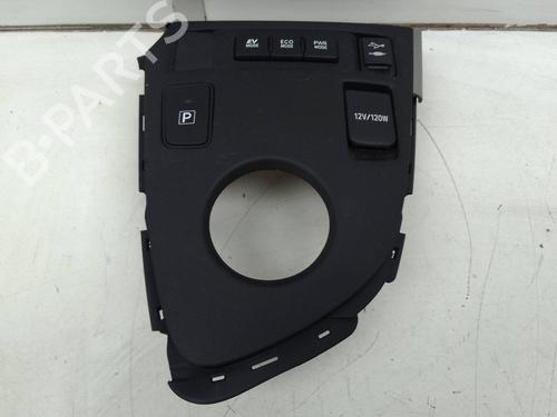 Used Switch Switch TOYOTA AURIS (_E18_) 1.8 Hybrid (ZWE186_, ZWE186R) (136 hp) 18586006 18586006