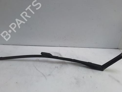 Used Front windshield wiper arm FORD FIESTA VI (CB1, CCN) 1.4 TDCi (70 hp) 28974623