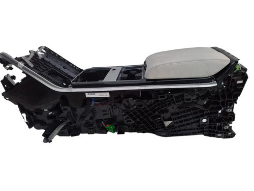 Used Middle console LAND ROVER RANGE ROVER VELAR (L560) 2.0 P250 Si4 4x4 (250 hp) 18578165