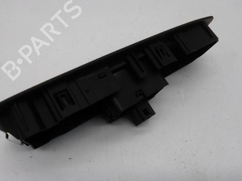 Used Right front window switch RENAULT MEGANE IV Hatchback (B9A/M/N_) 1.3 TCe 115 (B9N9) (116 hp) 25435252