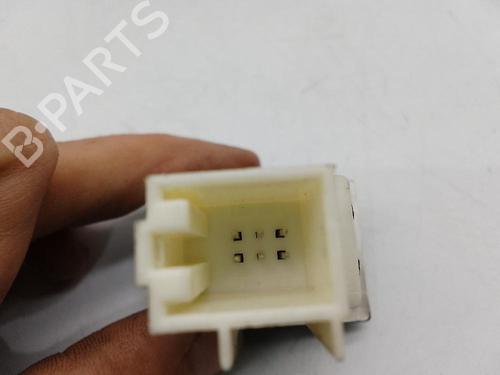 Used Warning switch SKODA SUPERB II Estate (3T5) 2.0 TDI 16V (140 hp) 26051055
