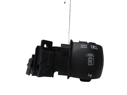 steering-wheel-controls-renault-master-iii-van-fv-2010-33841496 main image