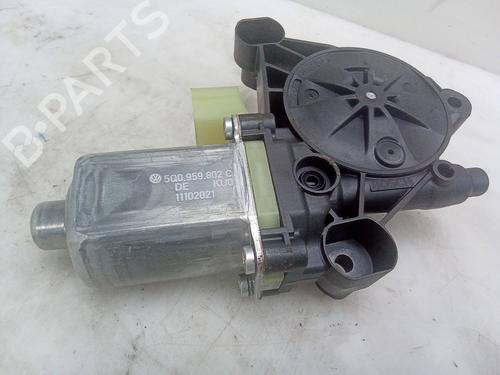 Used Right rear window motor AUDI Q3 (F3B) 35 TDI (150 hp) 26054945