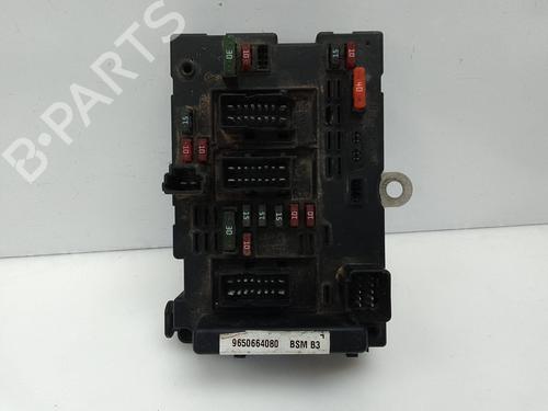 Used Fuse box Fuse box 22332887 22332887