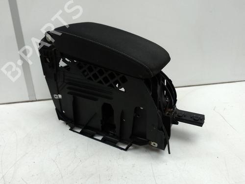 Used Armrest / Center console Armrest / Center console VW GOLF VI (5K1) 2.0 TDI (170 hp) 18584894 18584894