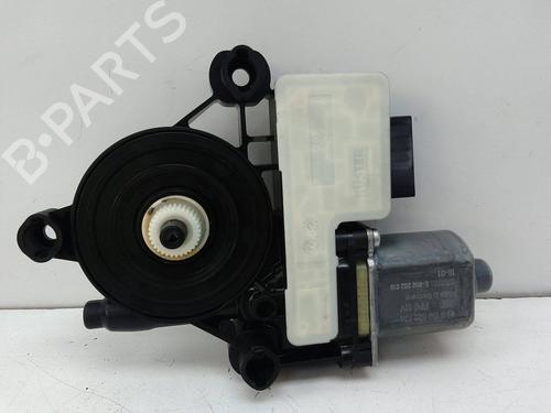 Used Right rear window motor Right rear window motor SEAT LEON ST (5F8) 1.6 TDI (115 hp) 18890820 18890820