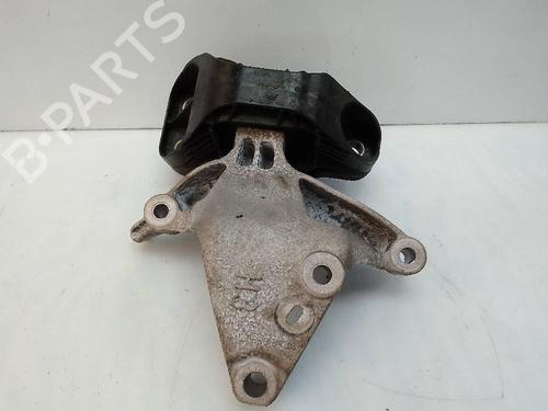 Used Engine mount RENAULT CLIO V (B7_) [2019-2025]  22435114