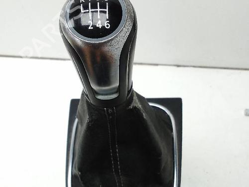 Used Shift knob VW GOLF VI (5K1) 2.0 TDI (170 hp) 18584845