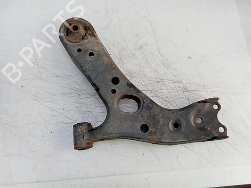 Used Right front suspension arm TOYOTA AURIS (_E18_) 1.8 Hybrid (ZWE186_, ZWE186R) (136 hp) 26053462