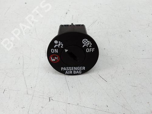 Used Switch Switch OPEL ANTARA A (L07) 2.2 CDTi 4x4 (163 hp) 19582841 19582841