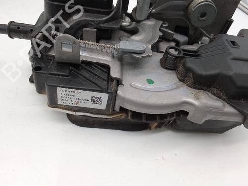 Used Front right lock VOLVO V40 Hatchback (525) D2 (120 hp) 25302584